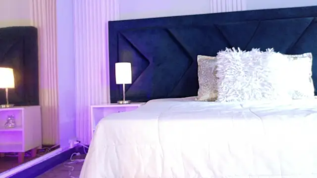 MollyCruz online show from 10.29.25