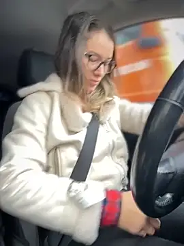 Snapshot of HotXMom chatting on 10.03.25 HotXMom online show from 10.03.25