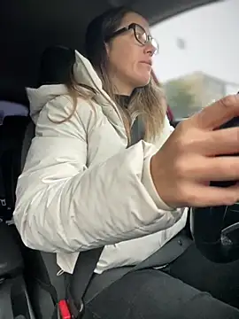 Snapshot of HotXMom chatting on 10.08.25 HotXMom online show from 10.08.25