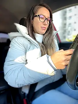 Snapshot of HotXMom chatting on 10.20.25 HotXMom online show from 10.20.25