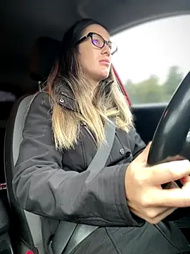 Snapshot of HotXMom chatting on 11.04.25 HotXMom online show from 11.04.25