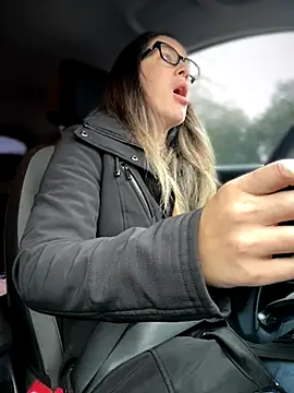 HotXMom online show from 11.11.25