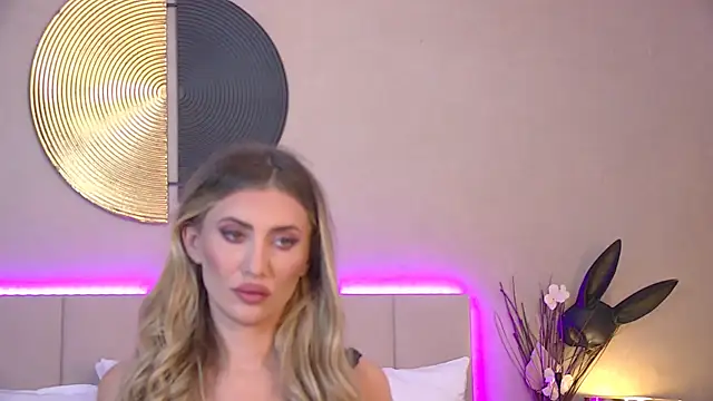 EvellineClaire online show from 10.11.25