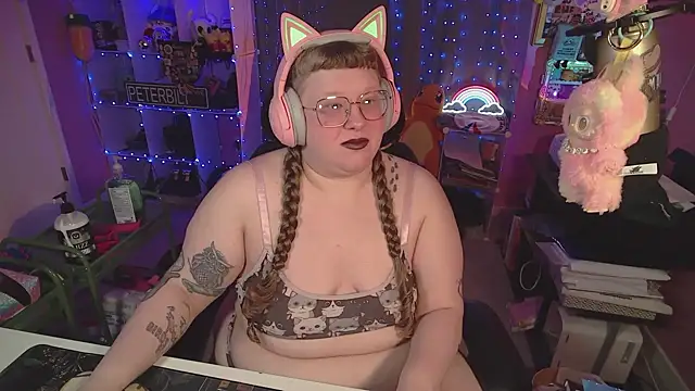 Snapshot of FatVeronica chatting on 03.18.26 FatVeronica online show from 03.18.26