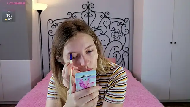 Snapshot of Ksuhesa chatting on 10.10.25 Ksuhesa online show from 10.10.25