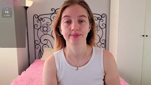 Snapshot of Ksuhesa chatting on 10.12.25 Ksuhesa online show from 10.12.25