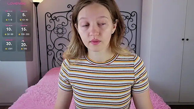 Snapshot of Ksuhesa chatting on 10.13.25 Ksuhesa online show from 10.13.25