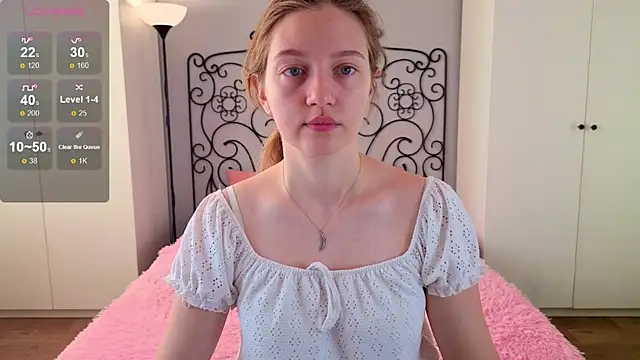 Snapshot of Ksuhesa chatting on 10.18.25 Ksuhesa online show from 10.18.25