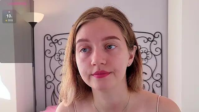 Snapshot of Ksuhesa chatting on 10.25.25 Ksuhesa online show from 10.25.25