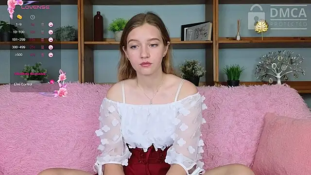 Snapshot of Ksuhesa chatting on 10.29.25 Ksuhesa online show from 10.29.25