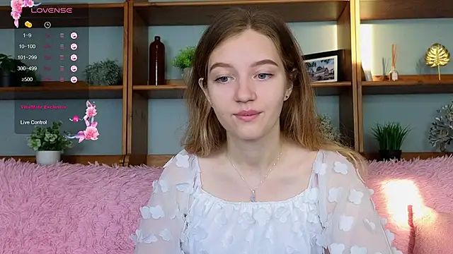 Snapshot of Ksuhesa chatting on 10.31.25 Ksuhesa online show from 10.31.25