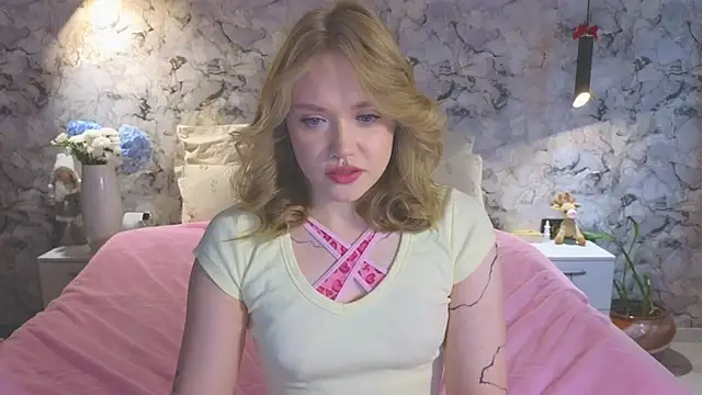 Snapshot of Aurora_Golden1 chatting on 05.13.26 Aurora Golden1 online show from 05.13.26