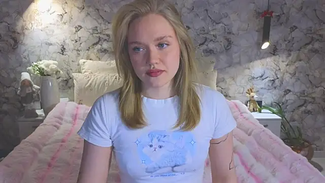 Snapshot of Aurora_Golden1 chatting on 05.23.26 Aurora Golden1 online show from 05.23.26