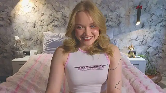 Snapshot of Aurora_Golden1 chatting on 05.28.26 Aurora Golden1 online show from 05.28.26