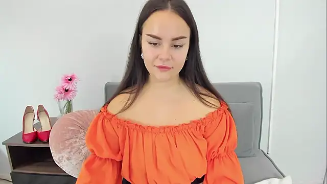 Snapshot of KendalNew chatting on 10.30.25 KendalNew online show from 10.30.25