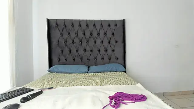 Snapshot of Ass-Queen chatting on 10.24.25 Ass-Queen online show from 10.24.25