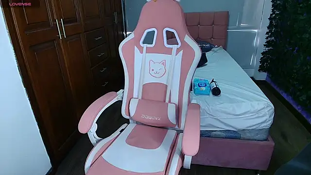 Snapshot of emmars_ chatting on 10.23.25 emmars online show from 10.23.25