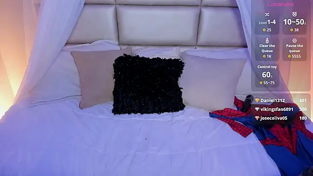 Snapshot of kristen_kassi chatting on 10.07.25 kristen kassi online show from 10.07.25