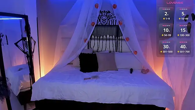 Snapshot of kristen_kassi chatting on 10.22.25 kristen kassi online show from 10.22.25