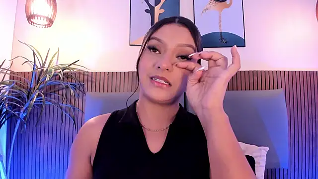 NicolleeEvanss online show from 12.17.25