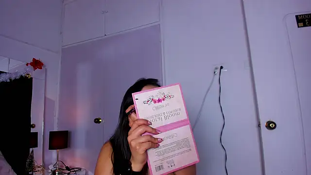 Miaa Garcia online show from 12.21.24