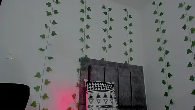 Snapshot of Miaa_Garcia chatting on 04.30.26 Miaa Garcia online show from 04.30.26