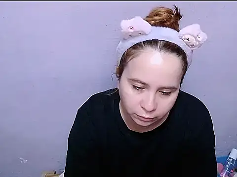 Snapshot of SubLayla01 chatting on 05.12.26 SubLayla01 online show from 05.12.26