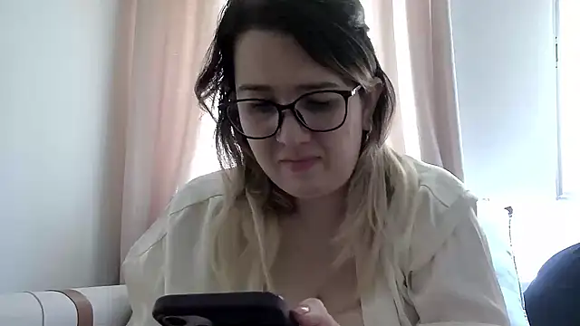 Snapshot of amooraaamoon chatting on 10.08.25 amooraaamoon online show from 10.08.25