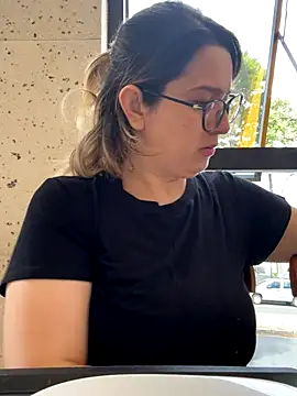 Snapshot of amooraaamoon chatting on 10.28.25 amooraaamoon online show from 10.28.25