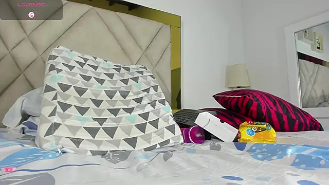 Snapshot of nicole_grace0 chatting on 02.19.25 nicole grace0 online show from 02.19.25