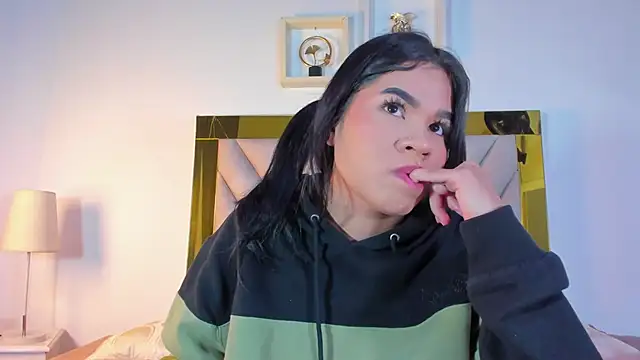 Snapshot of nicole_grace0 chatting on 10.10.25 nicole grace0 online show from 10.10.25