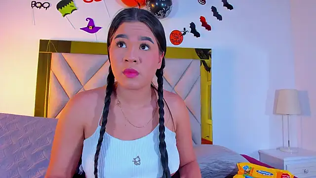 Snapshot of nicole_grace0 chatting on 10.29.25 nicole grace0 online show from 10.29.25