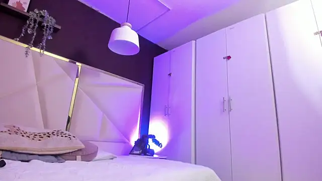 April bowie online show from 10.28.25