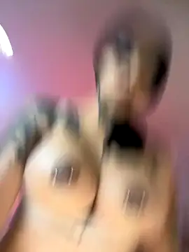 Snapshot of AbbyFtLuna chatting on 10.11.25 AbbyFtLuna online show from 10.11.25