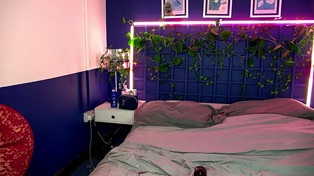 Snapshot of FerrariRedxBabestation chatting on 11.09.25 FerrariRedxBabestation online show from 11.09.25