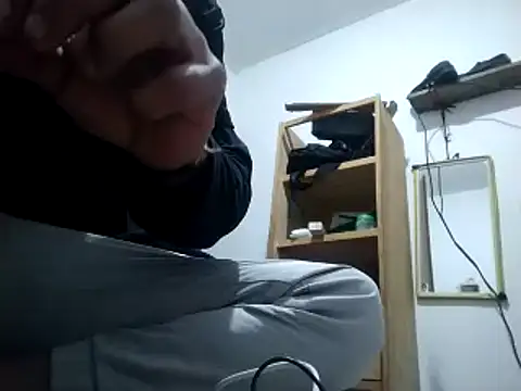 Flaquito pitudo online show from 03.21.25
