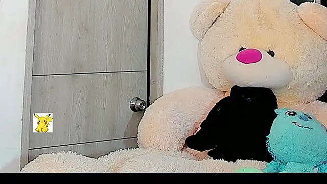 Snapshot of honey_skin chatting on 01.12.25 honey skin online show from 01.12.25