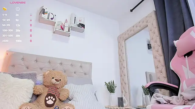 lorennahernandez01 online show from 11.16.25