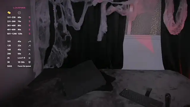 Snapshot of AramJoness chatting on 10.06.25 AramJoness online show from 10.06.25