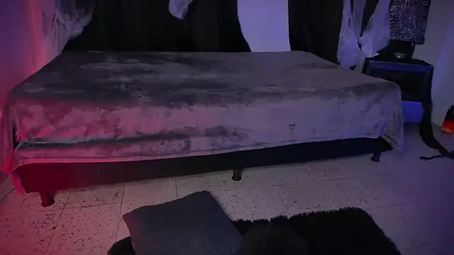 Snapshot of AramJoness chatting on 11.05.25 AramJoness online show from 11.05.25