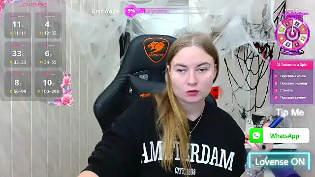 Snapshot of ElenaMaeer chatting on 10.18.25 ElenaMaeer online show from 10.18.25