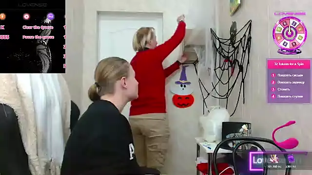 Snapshot of ElenaMaeer chatting on 11.04.25 ElenaMaeer online show from 11.04.25