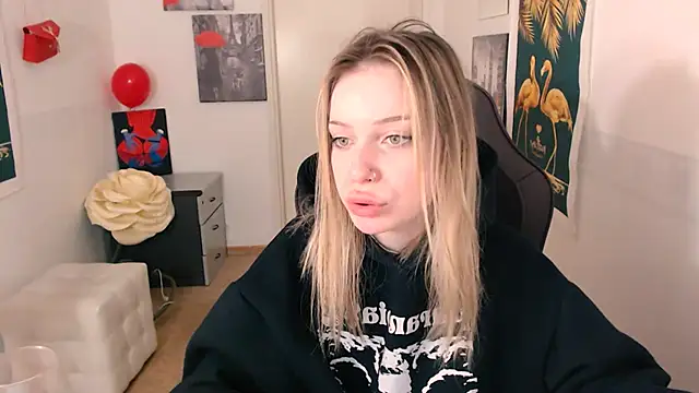 HeyDoraa online show from 12.04.24