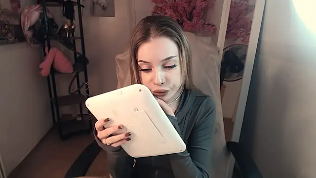 HeyDoraa online show from 02.23.25