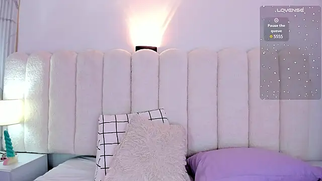 Mia rom11 online show from 02.21.25