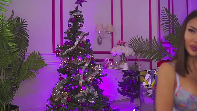 MissMooon online show from 12.25.24