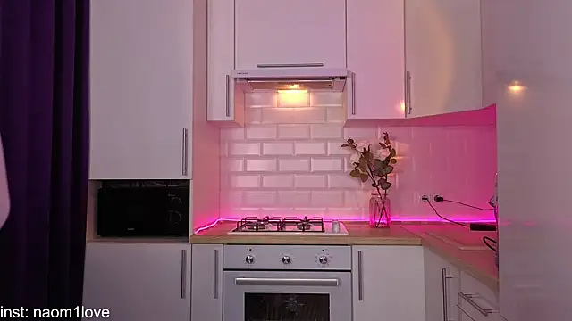 Naomi Girly online show from 10.08.25