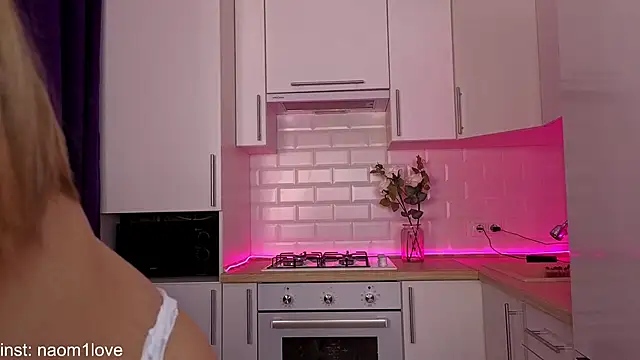 Naomi Girly online show from 10.13.25