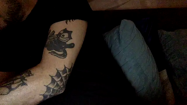 Snapshot of Xslk101 chatting on 02.19.25 Xslk101 online show from 02.19.25