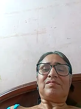 Snapshot of _candi chatting on 02.14.25 candi online show from 02.14.25